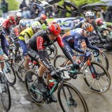 Les coureurs ont dû escalader le Mur de Huy quatre fois KEYSTONE/AP/Geert Vanden Wijngaert
